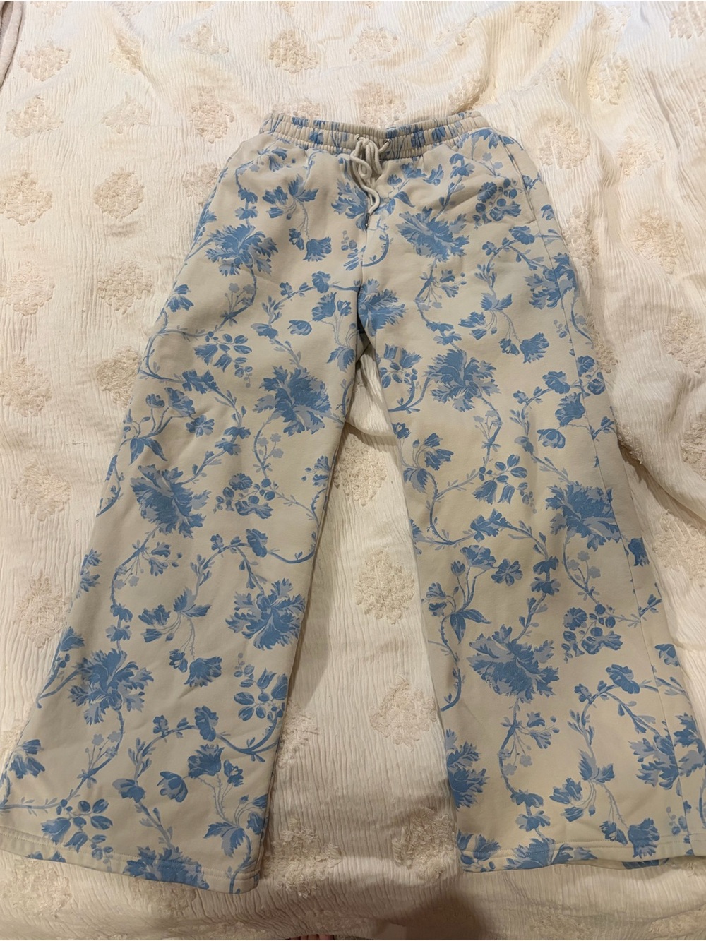 Abercrombie & Fitch White Hoodie with Light Blue Floral Print - Picture 4 of 9